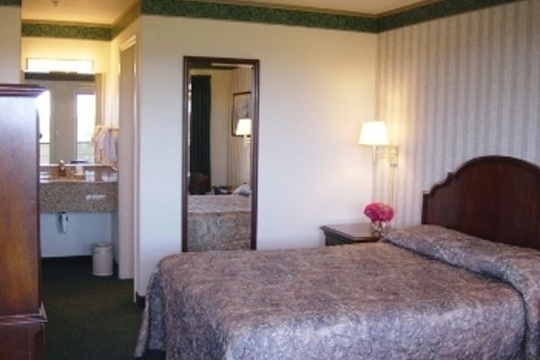 EMERALD DOLPHIN INN (Fort Bragg)